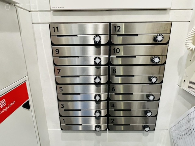 新宿東栄ビル エントランス