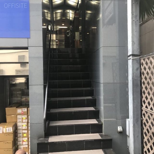 西新宿ウインズビル　エントランス
