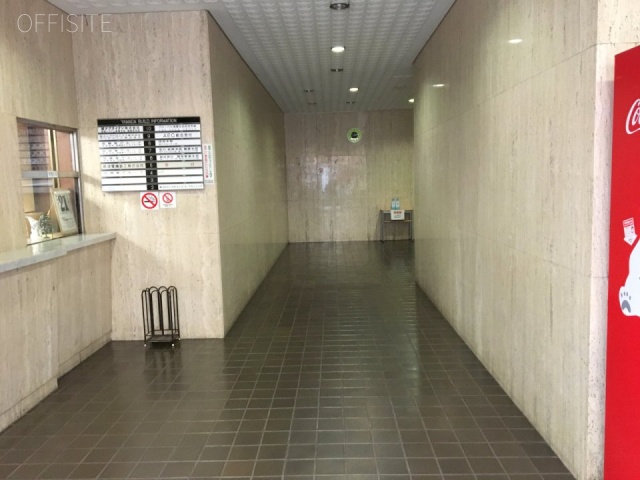 第1山田ビル エントランス