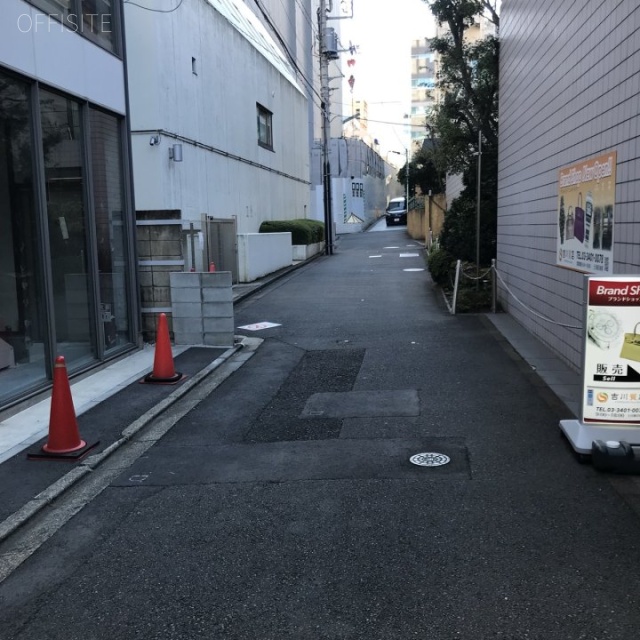北青山アルコ ビル前面道路