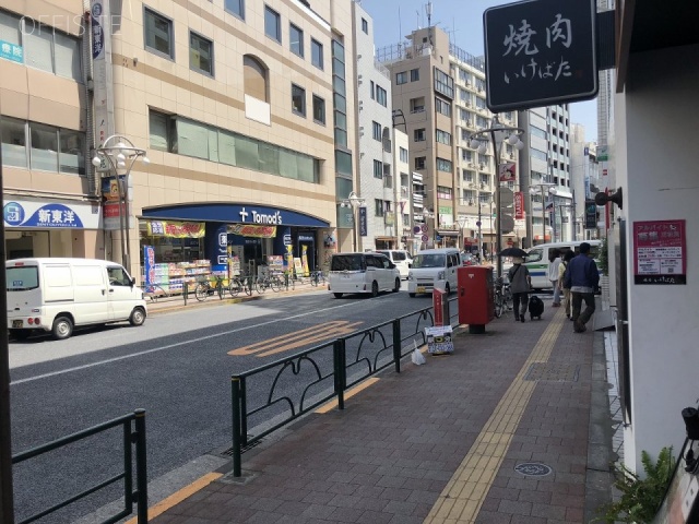 東海オリエンタルビル ビル前面道路
