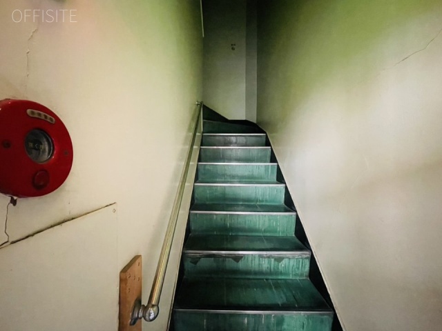 LMN神田ビル　階段