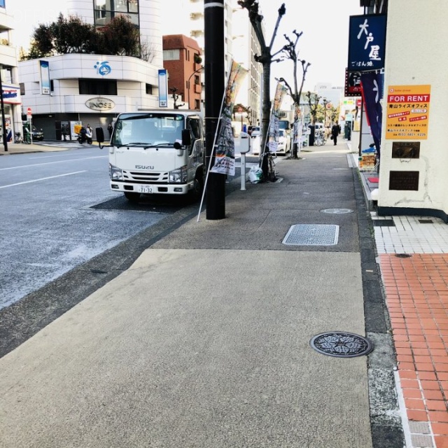 川志満ビル ビル前面道路