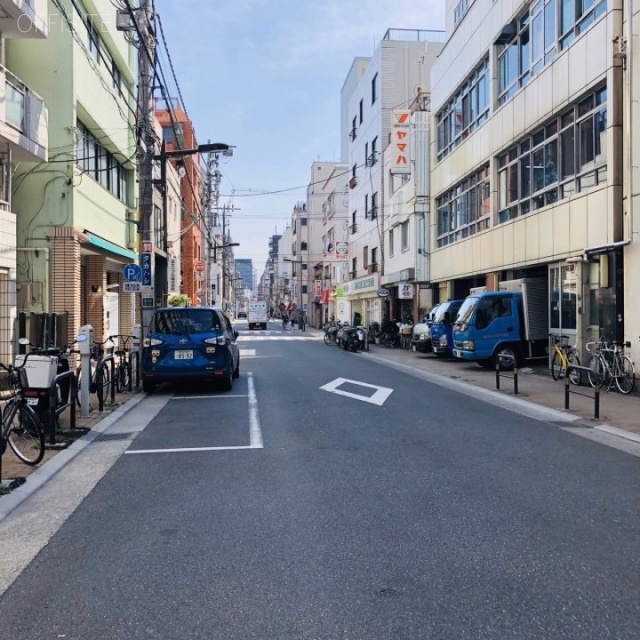 トップ浅草 ビル前面道路