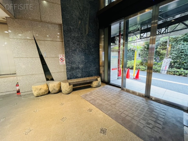 DS新宿ビル エントランス