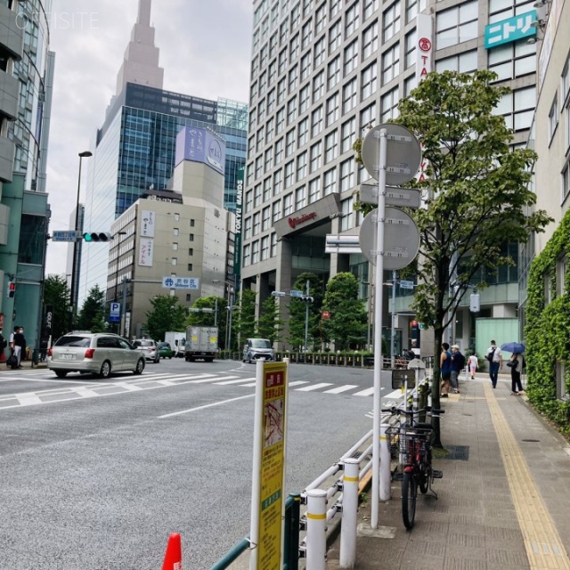 新宿SKY(エスケーワイ)ビル ビル前面道路