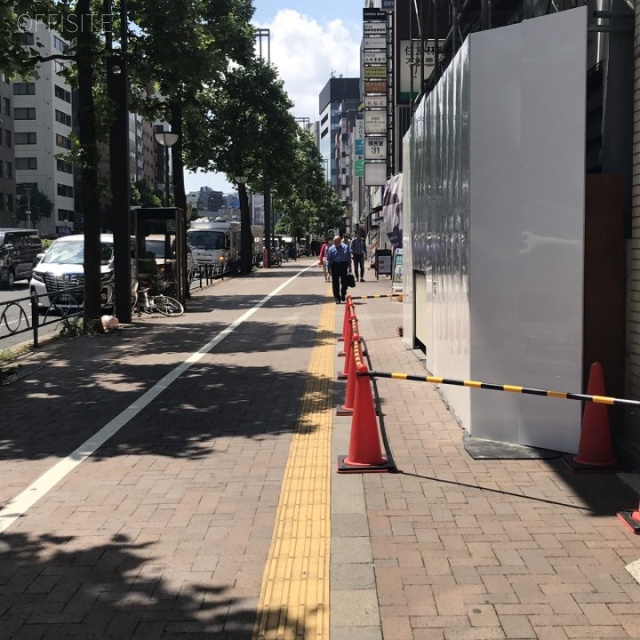 四谷フジビル ビル前面道路