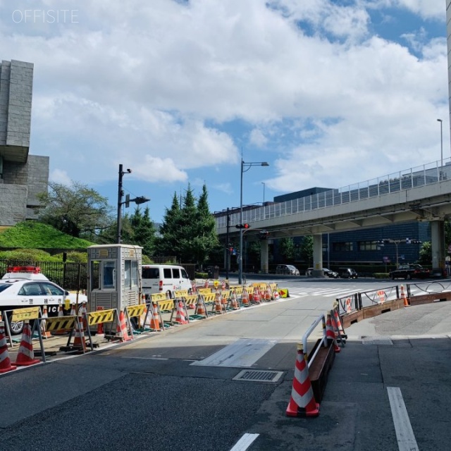 クレール平河町 ビル前面道路