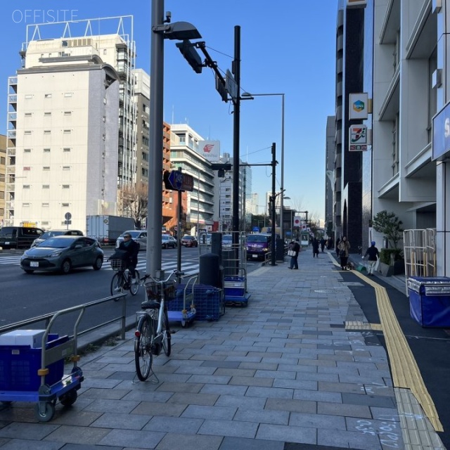 青山コシビル 前面歩道