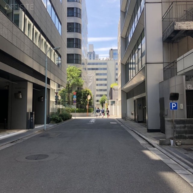 京橋YSビル ビル前面道路