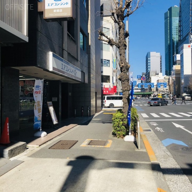 新倉ビル ビル前面道路