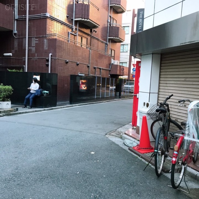 KTSビル ビル前面道路