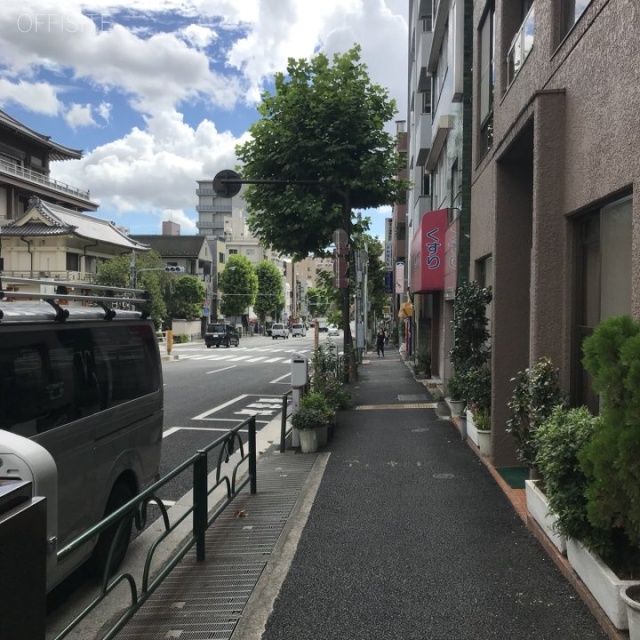 ニュー早稲田ビル ビル前面道路