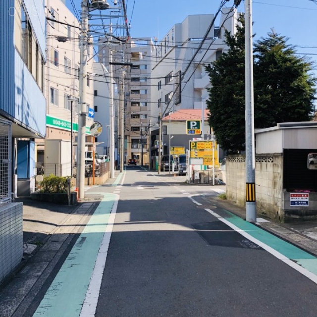 相川ビル ビル前面道路