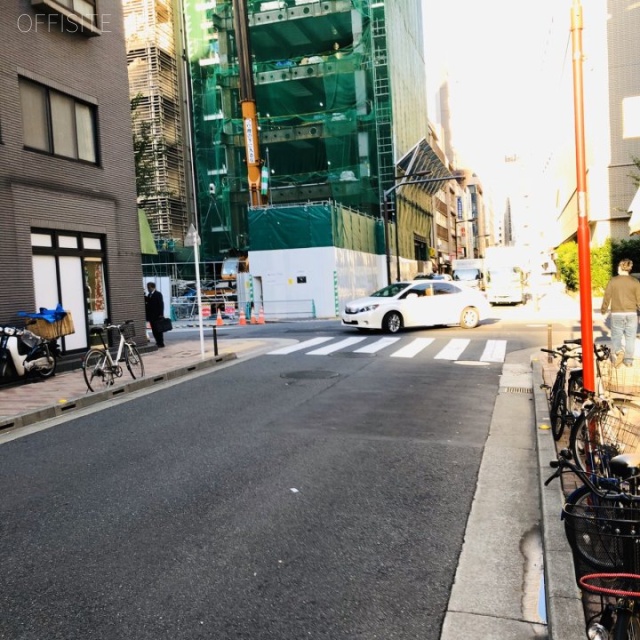 銀座新六洲ビル ビル前面道路