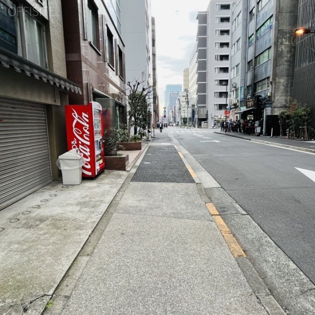 東京建具協同組合ビル 前面歩道