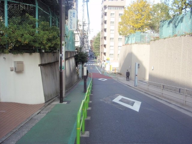 ヴェネオ四番町(VENEO四番町) ビル前面道路