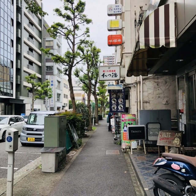 関内エスビル ビル前面道路