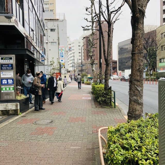 井門練馬ビル ビル前面道路