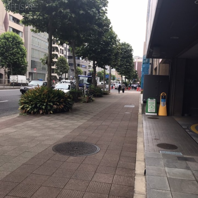 マガザン銀座東ビル ビル前面道路