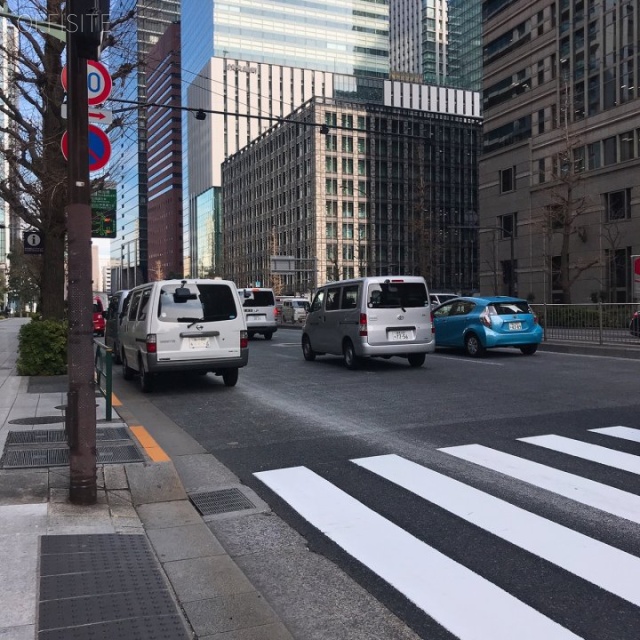 大手町ファーストスクエアイーストタワー(リージャス大手町ファーストスクエア) ビル前面道路