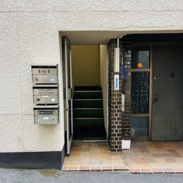 川島ビル オフィスビル出入口