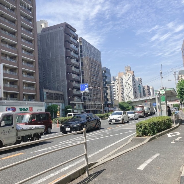 クラシックとーと ビル前面道路