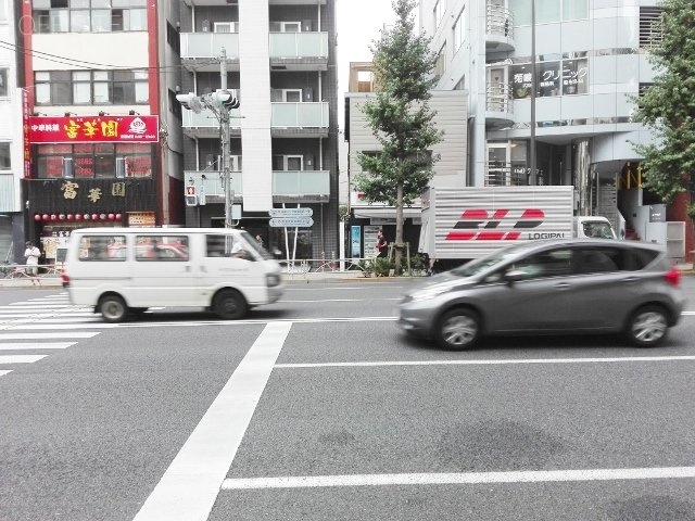 スワロータワー ビル前面道路