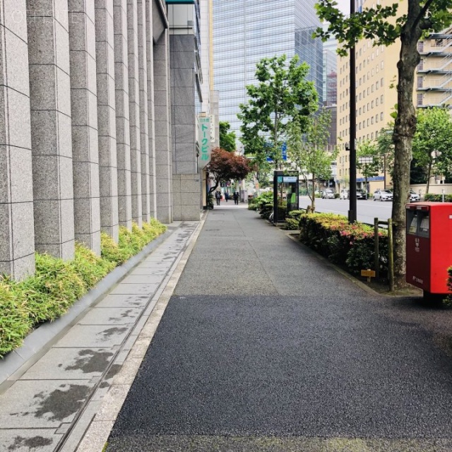 三友常盤橋ビル ビル前面道路