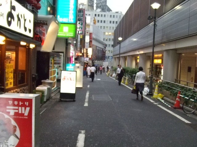 浜之上ビル ビル前面道路