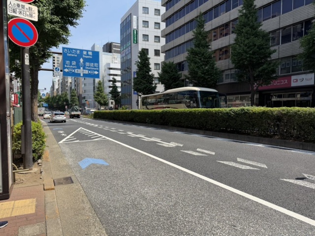 大同ビル　前面に本郷通り
