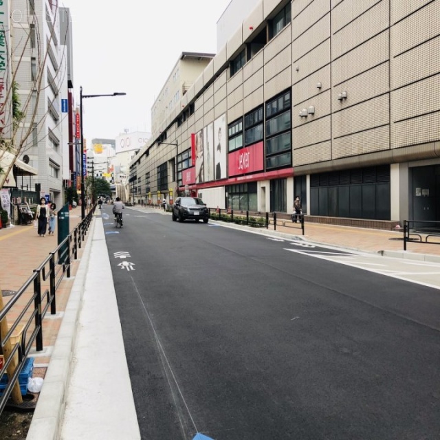 東欧ビル ビル前面道路