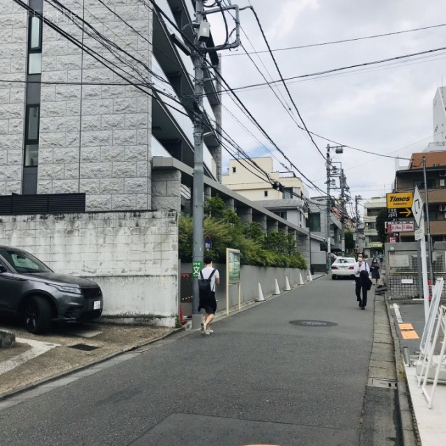 北参道DTビル ビル前面道路