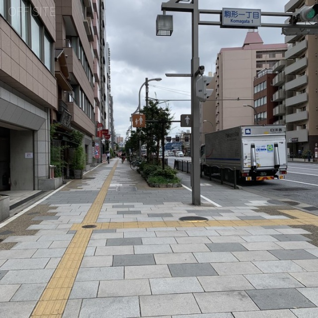 ユニカ雷門ビル ビル前面道路