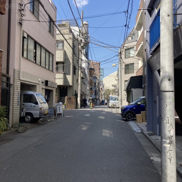 エビスアワヤビル　ビル前面道路