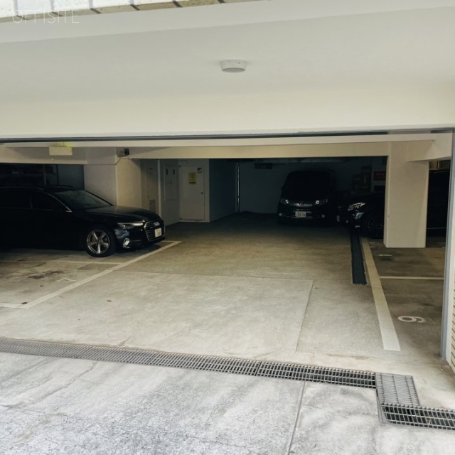 かなりマンション六本木 駐車場
