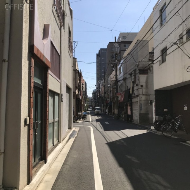 プロメッカセンタービル ビル前面道路