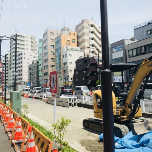 明治安田生命中目黒ビル 前面は山手通り