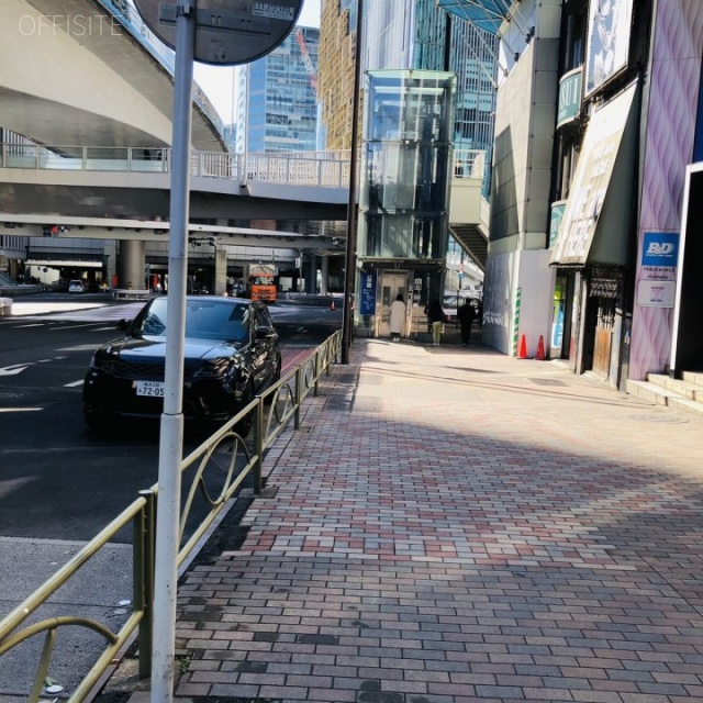 名取ビル ビル前面道路