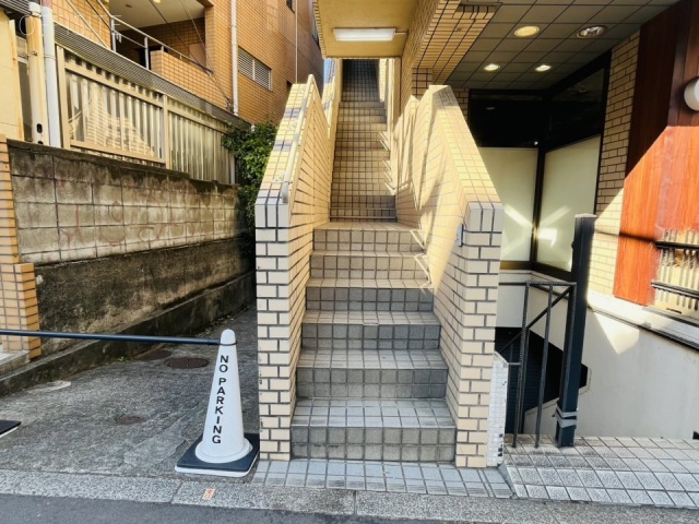 J&Hビル エントランス