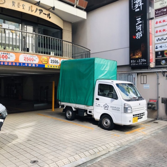 赤坂コマースビル 駐車場