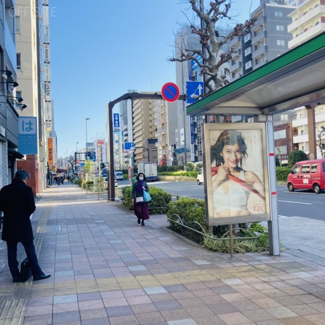 日伸ビル ビル前面道路