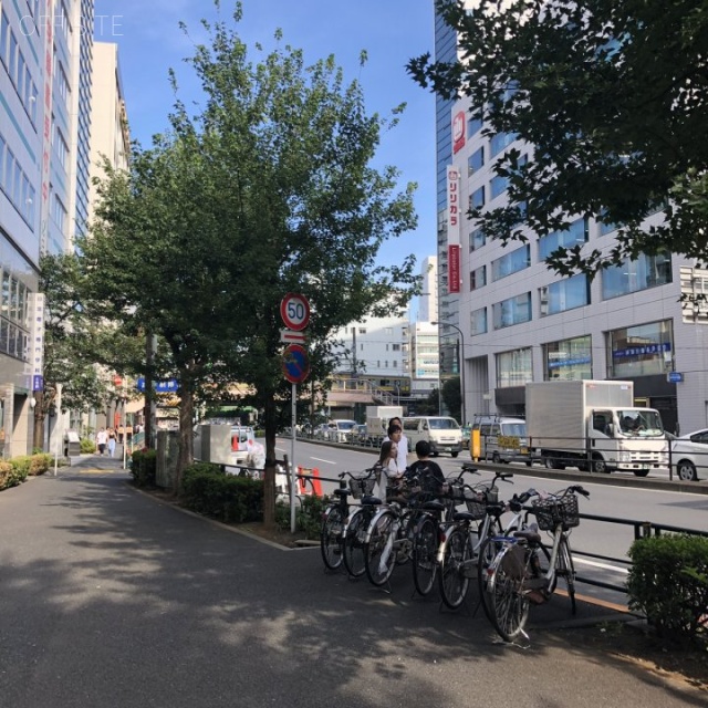 カメリアコート新宿ビル ビル前面道路