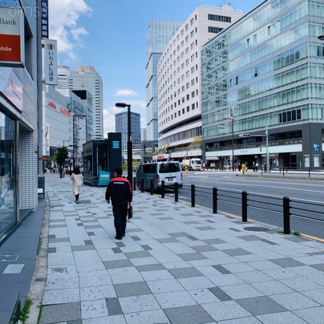 赤坂ノアビル ビル前面道路