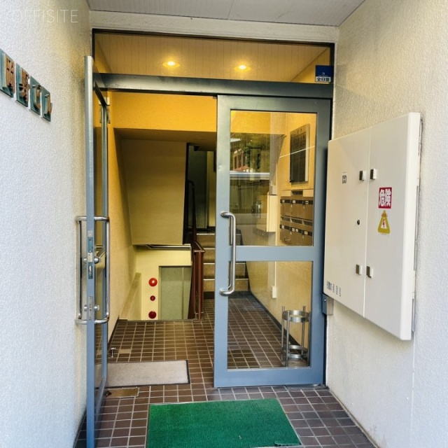 岡野ビル エントランス