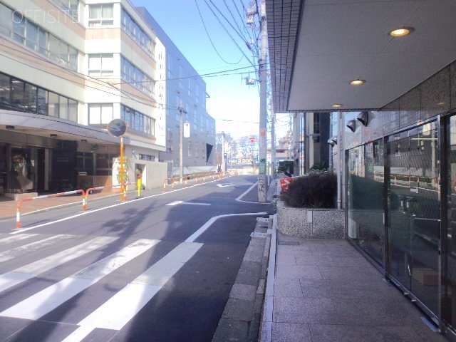 ユーエスト青山ビル ビル前面道路