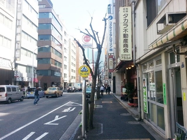 山引ビル ビル前面道路