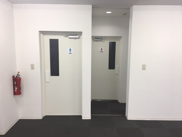 東新宿龍生堂ビル トイレ入口