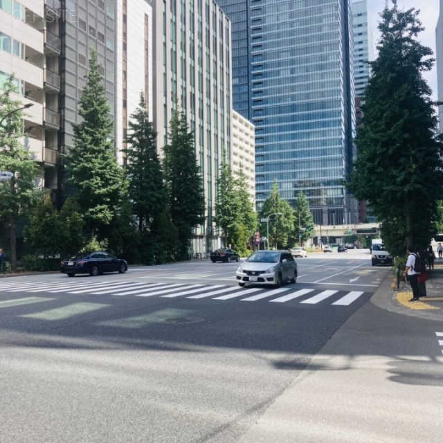 神田橋パークビル ビル前面道路