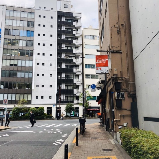 工業教育会館 ビル前面道路